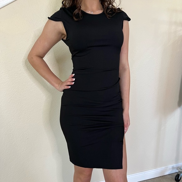 Black Cap Sleeve Ribbed Slit Midi Dress - Picture 7 of 8